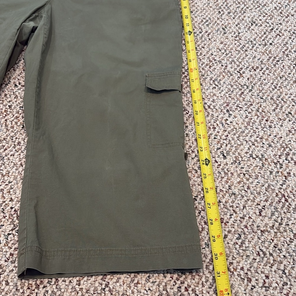 St. John's Bay Olive Green Hi Rise Pret Belted Wide Leg Utility Capris. Size 12 - Picture 11 of 14